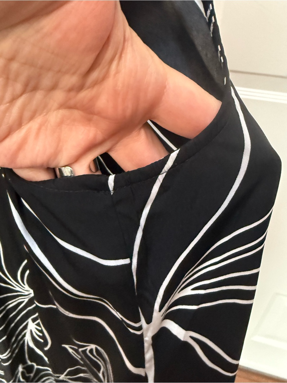 Chico's Black Maxi Dress with White Abstract Floral Lines Size 4 Chico’s - Picture 4 of 9